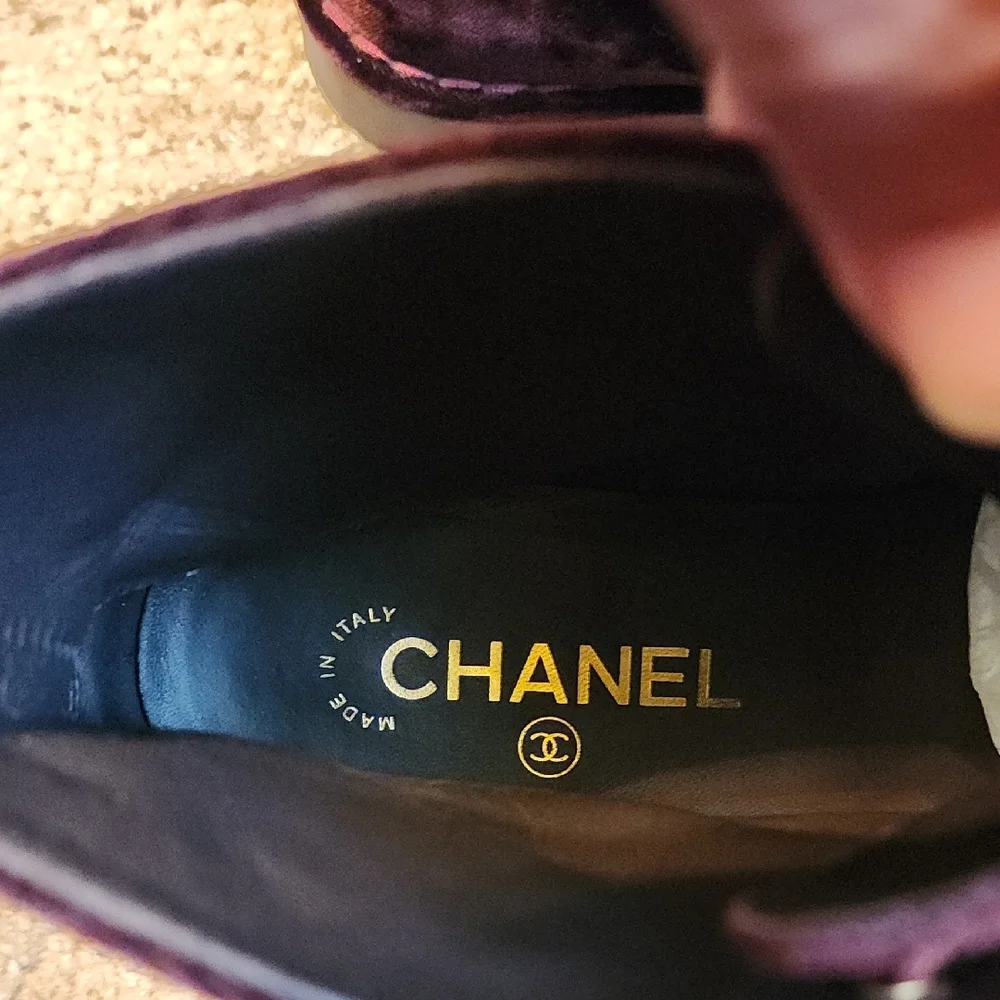 CHANEL Interlocking CC Logo Velvet Burgundy Lace-up Boots - Picture 14 of 14